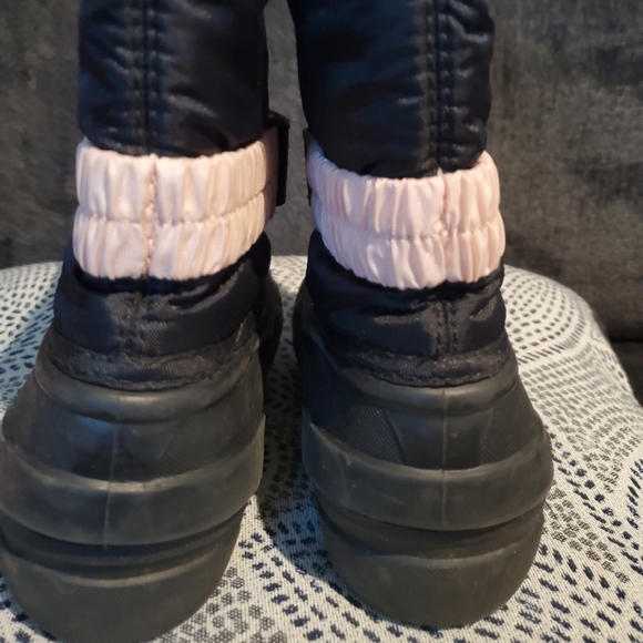 *SOLD*Sorel pink snow boots size 11 - Picture 2 of 6